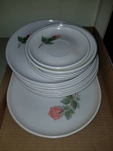 lot 13 image: Kitchen ware plates