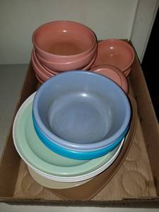 lot 14 image: kitchen ware