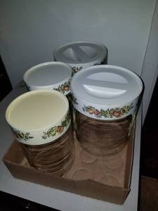 lot 18 image: canisters set