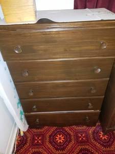 lot 27 image: 5 Drawer Chest of drawers