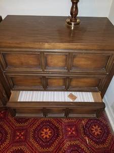 lot 28 image: Chest of drawers