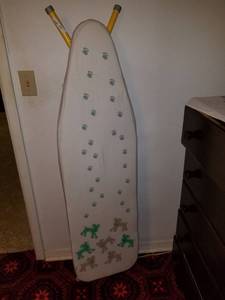 lot 32 image: ironing board