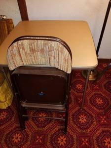 lot 34 image: Table & chairs