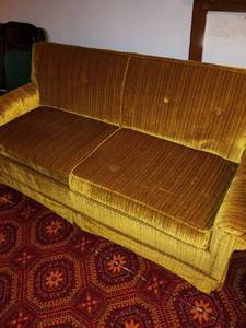 lot 38 image: couch hide a bed