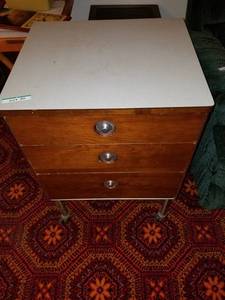 lot 49 image: Metal roll around cart