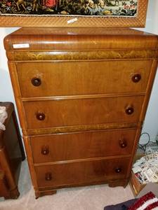 lot 73 image: Chest of Drawers