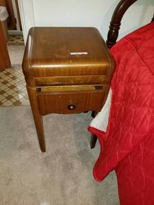 lot 76 image: Night stand