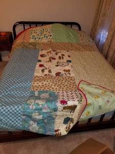 lot 100 image: Quilt