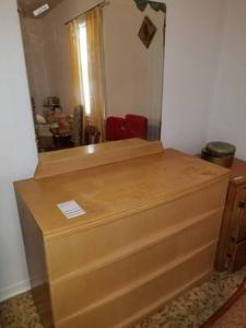 lot 102 image: Dresser