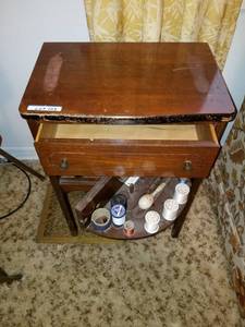 lot 105 image: Sewing Stand