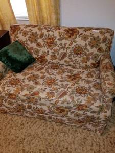 lot 106 image: Hide a Bed
