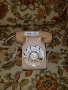 lot 114 image: Phone,