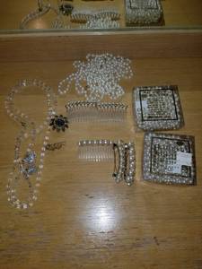 lot 120 image: Jewelry