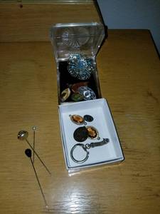 lot 121 image: Jewelry