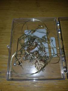 lot 122 image: Jewelry