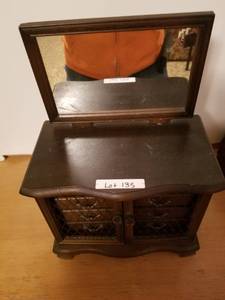 lot 135 image: Musical Jewelry Box and contents