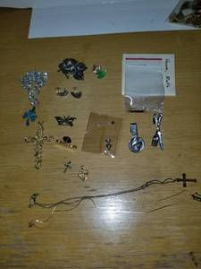 lot 141 image: Jewelry