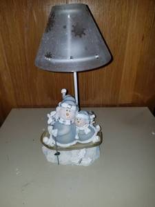lot 147 image: Snowman tea lamp