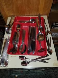 lot 164 image: Mixed silverware