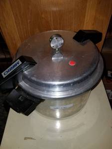 lot 170 image: Mirro matic pressure cooker