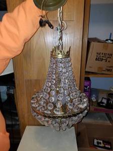 lot 173 image: Glass chandelier