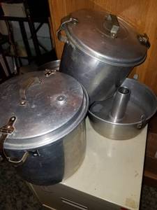 lot 174 image: Mixed pots