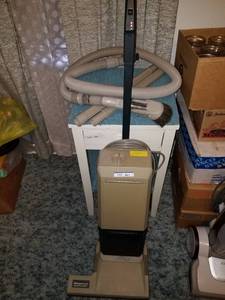 lot 201 image: Electrolux sweeper