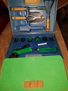 lot 223 image: Gardening set