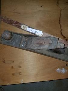 lot 231 image: Level and plane