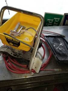 lot 255 image: Airless paint sprayer