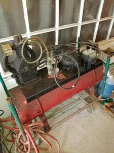 lot 261 image: Air compressor