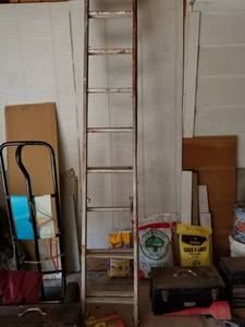 lot 282 image: Aluminum ladder