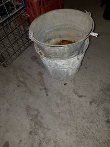 lot 290 image: Buckets