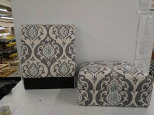 lot 30152 image: YI Jia Art and Craft Decorative Fabric Lounge Chair
