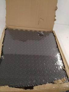 lot 30194 image: Set of 6 - 16x16 Styrofoam Interlocking Floor Pads