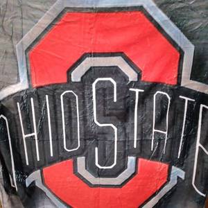 lot 1638 image: OHIO STATE THROW BLANKET SOFT