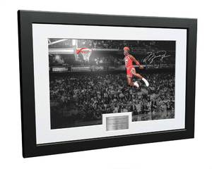 lot 9249 image: Famous Foul Line Dunk 1988 Michael Jordan Chicago Bulls Autographed Photo