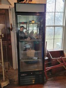 lot 21 image: Kool-It Model KGM-23 Refrigerator- Works Great
