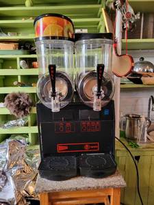 lot 22 image: Ugolini Beverage Machine - 2 Heads - Includes Some Non Alcoholic Mixture Model 13F07