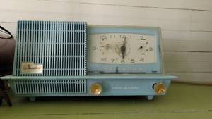 lot 2121 image: Musaphonic General Electric Radio
