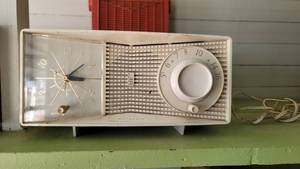lot 2123 image: Motorola Model C21- 1W Radio