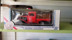 lot 2128 image: 118 Die Cast Classic Collection 1934 Ford Pick Up