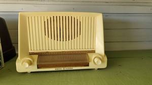 lot 2129 image: General Electric Radio Model 423