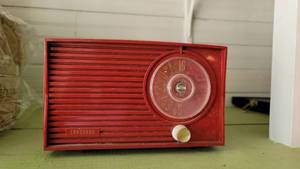 lot 2132 image: Coronado Red Antique Radio