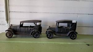 lot 2134 image: Lot of 2 Cast Iron Cars