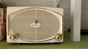 lot 2138 image: Zenith Model B513V