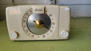 lot 2142 image: Arwin Antique Radio Model 450 TL