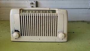 lot 2150 image: Arvin Model 552AN Radio