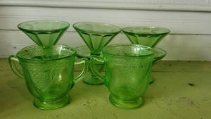 lot 2170 image: Lot of 10 Green Depression Glass Pieces