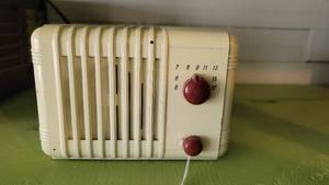 lot 2181 image: John Meek Model DB-602 Radio